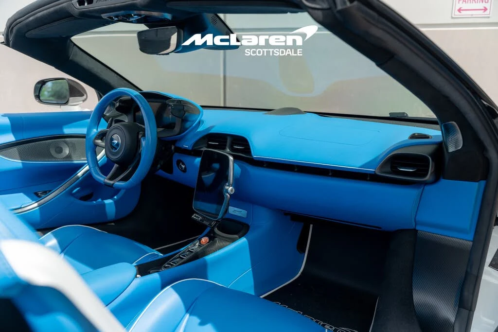 2025 McLaren Artura - Image 18 of 31