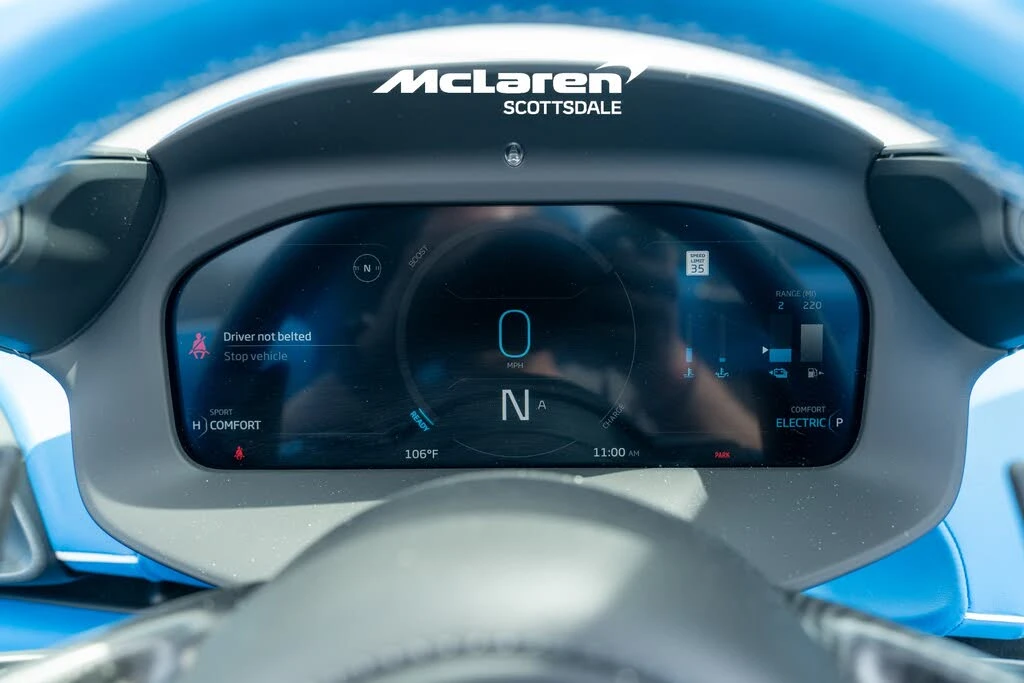 2025 McLaren Artura - Image 15 of 31