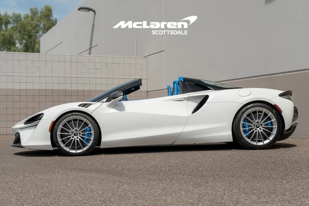 2025 McLaren Artura - Image 4 of 31