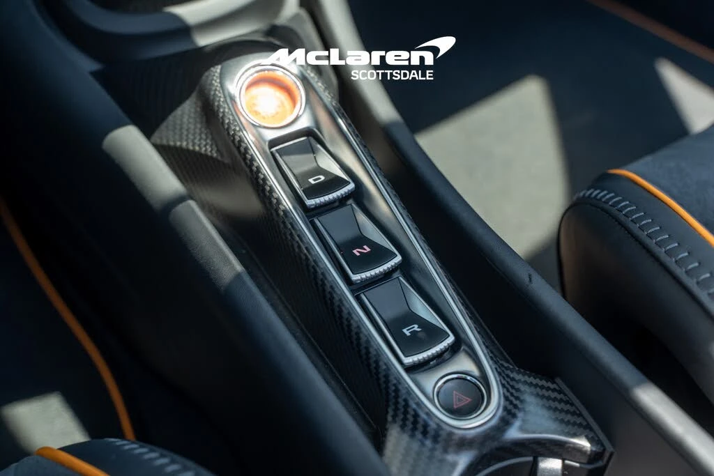 2025 McLaren Artura Spider - Image 16 of 29