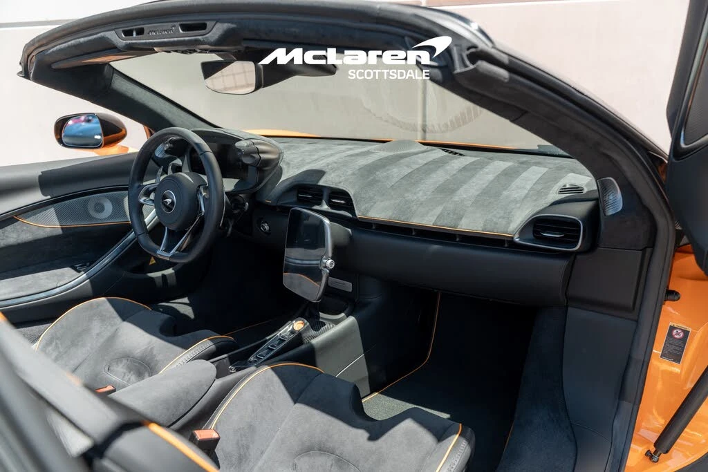 2025 McLaren Artura Spider - Image 17 of 29