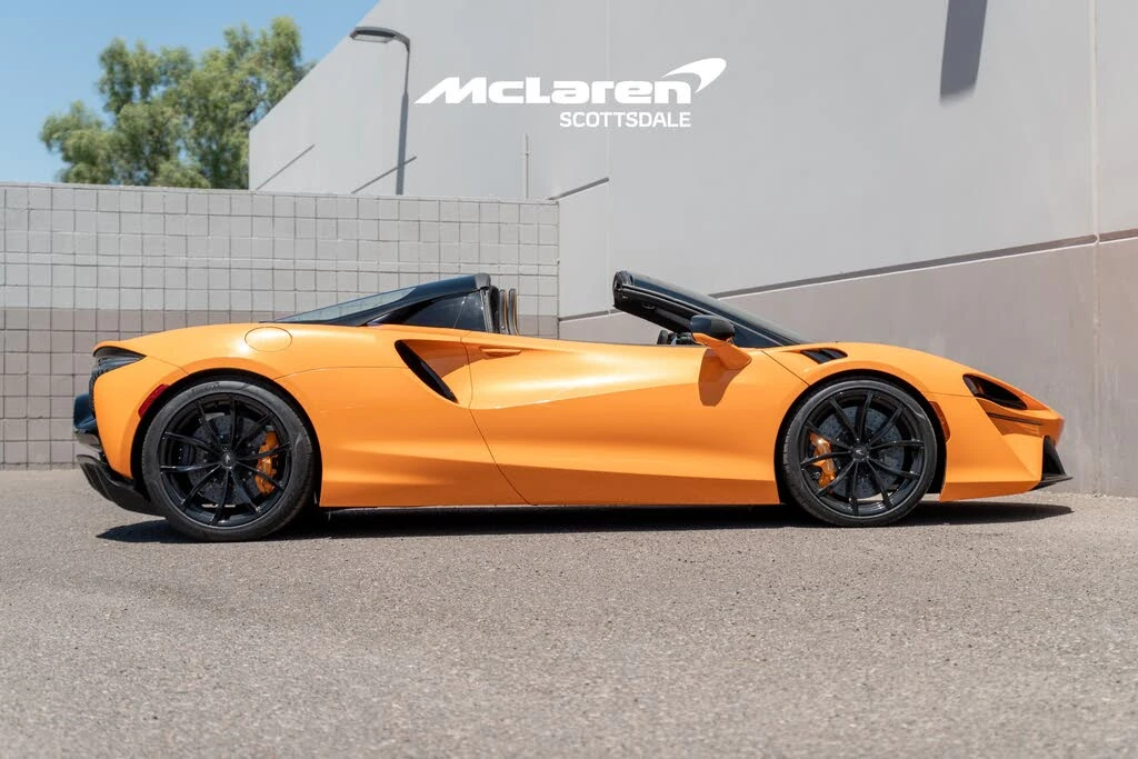 2025 McLaren Artura Spider - Image 8 of 29