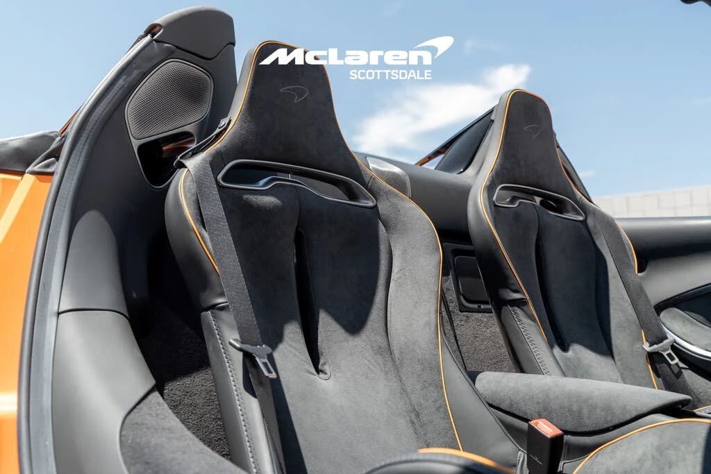 2025 McLaren Artura Spider - Image 12 of 29