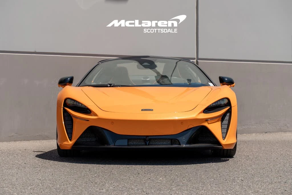 2025 McLaren Artura Spider - Image 10 of 29