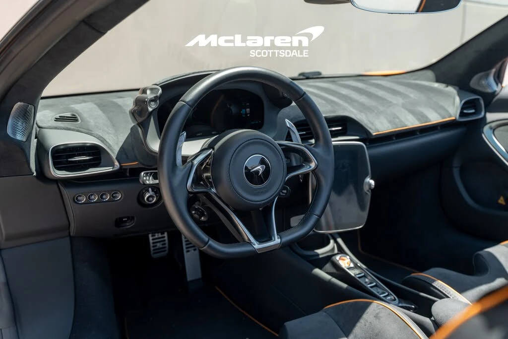 2025 McLaren Artura Spider - Image 13 of 29