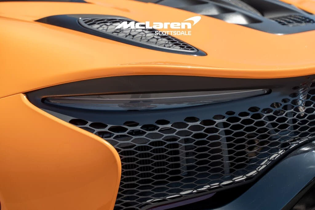 2025 McLaren Artura Spider - Image 21 of 29