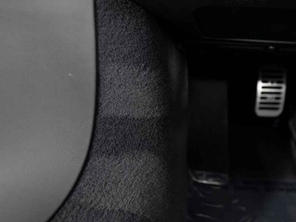 2025 McLaren Artura - Image 29 of 31
