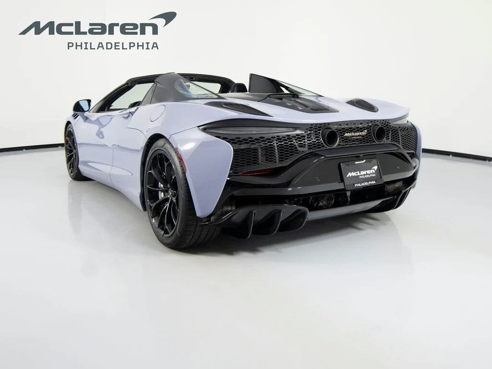 2025 McLaren Artura - Image 8 of 31