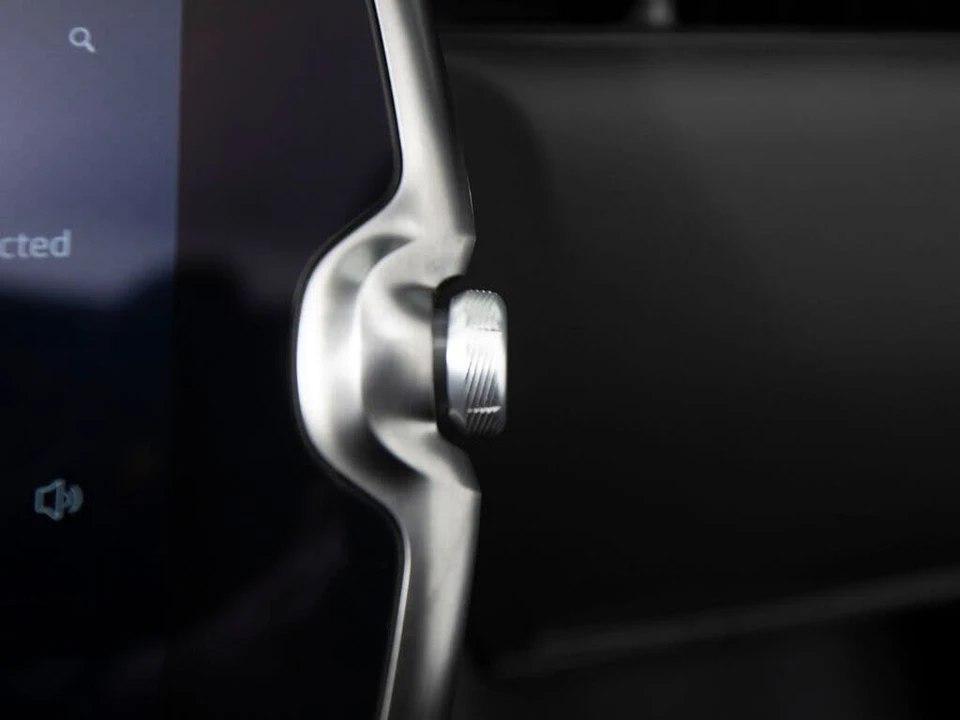 2025 McLaren Artura - Image 19 of 31