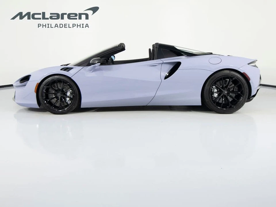 2025 McLaren Artura - Image 9 of 31