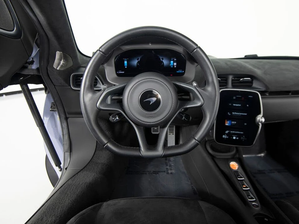 2025 McLaren Artura - Image 15 of 31
