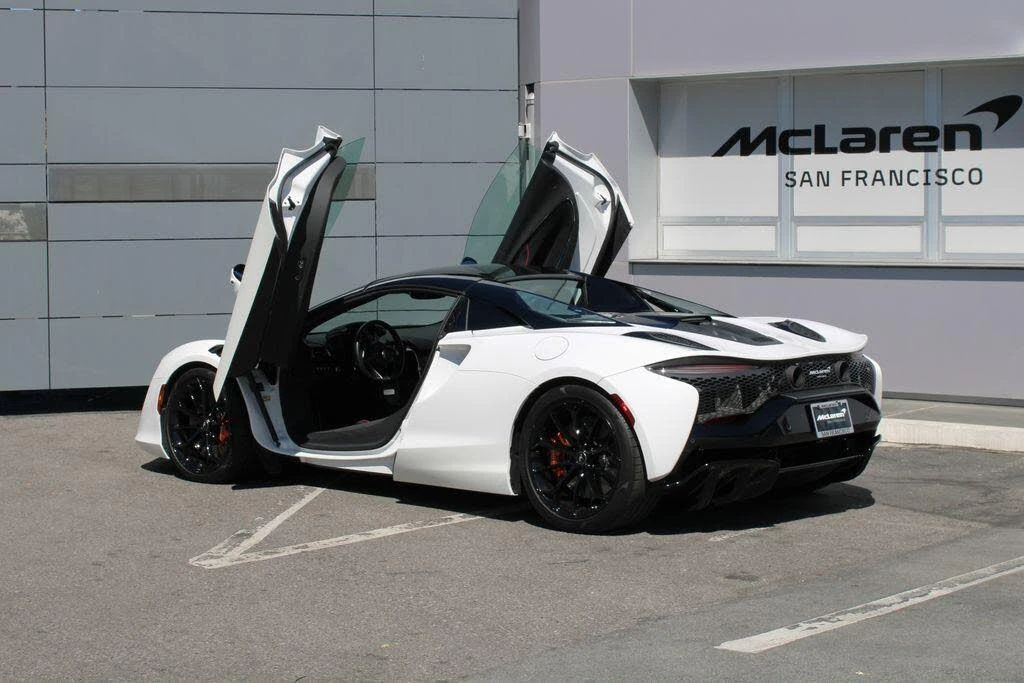 2025 McLaren Artura - Image 15 of 31