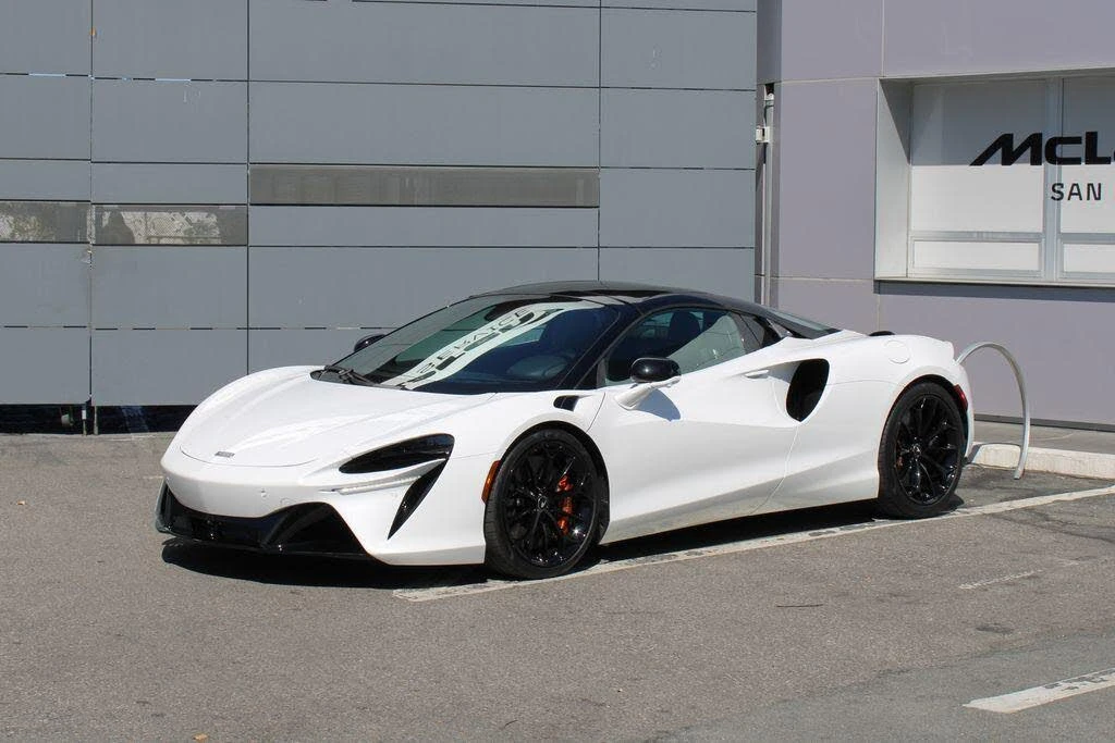 2025 McLaren Artura - Image 5 of 31