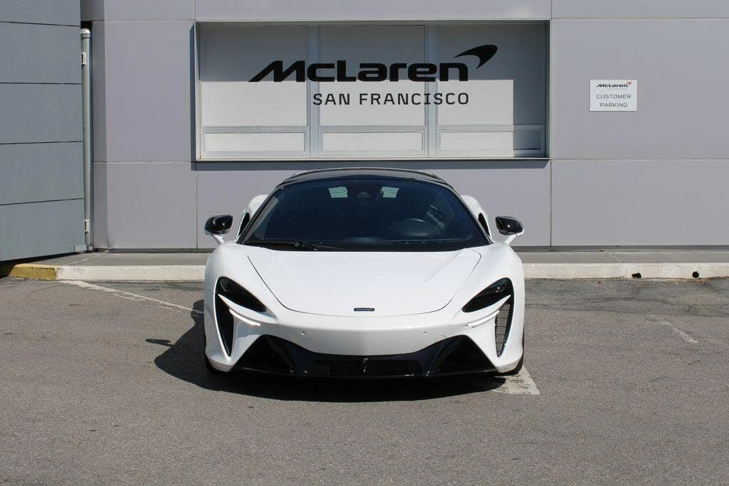 2025 McLaren Artura - Image 12 of 31