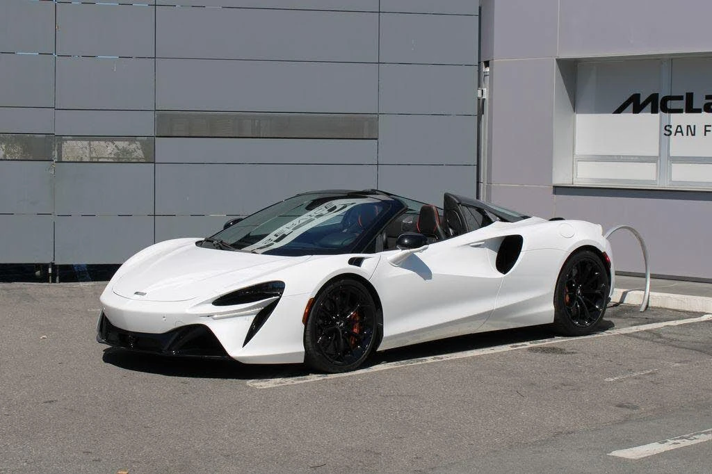 2025 McLaren Artura - Image 21 of 31