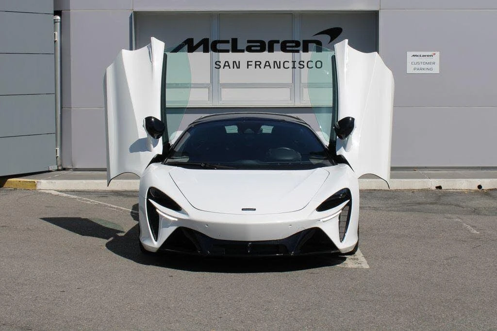 2025 McLaren Artura - Image 20 of 31