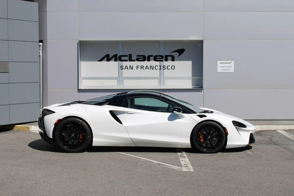 2025 McLaren Artura - Image 10 of 31