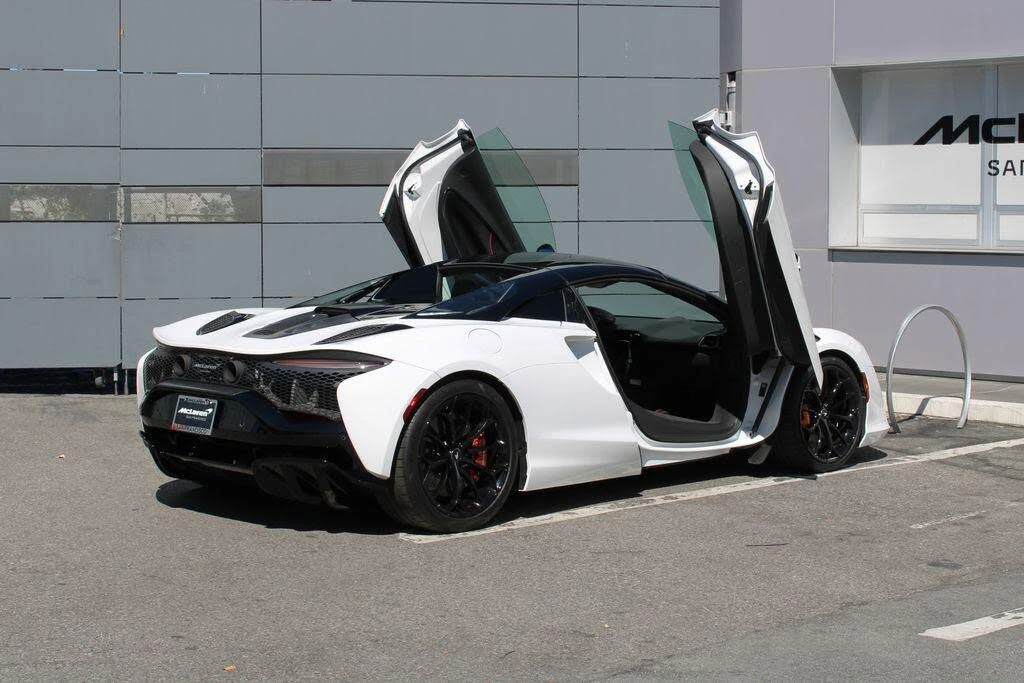 2025 McLaren Artura - Image 2 of 31