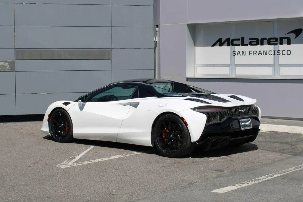 2025 McLaren Artura - Image 7 of 31