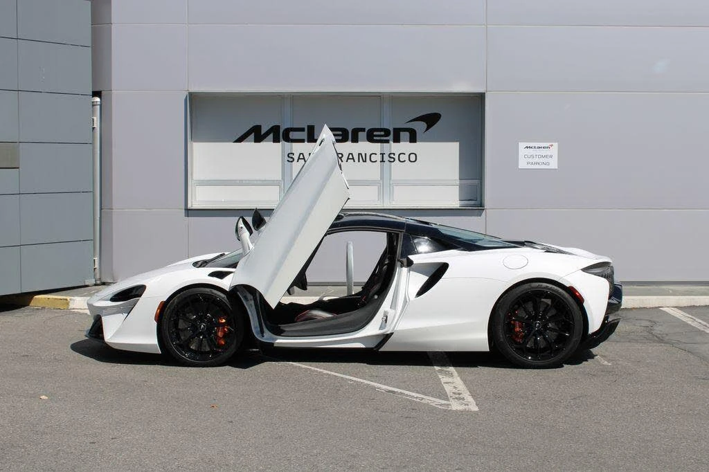 2025 McLaren Artura - Image 14 of 31