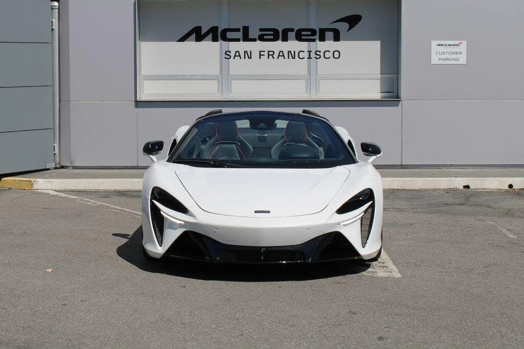 2025 McLaren Artura - Image 28 of 31