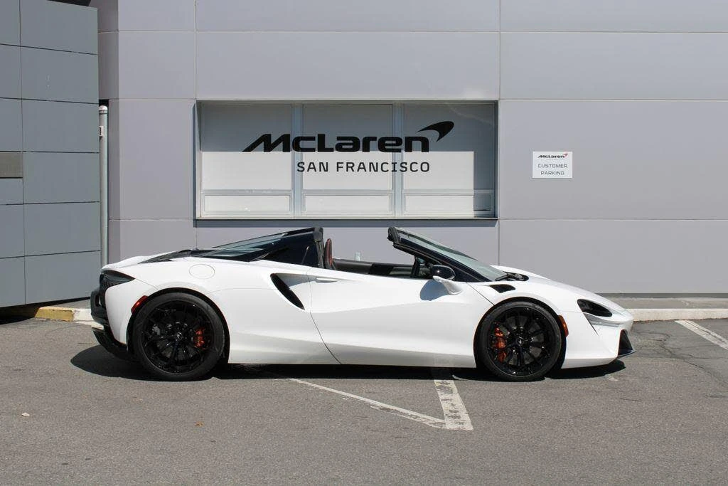 2025 McLaren Artura - Image 26 of 31