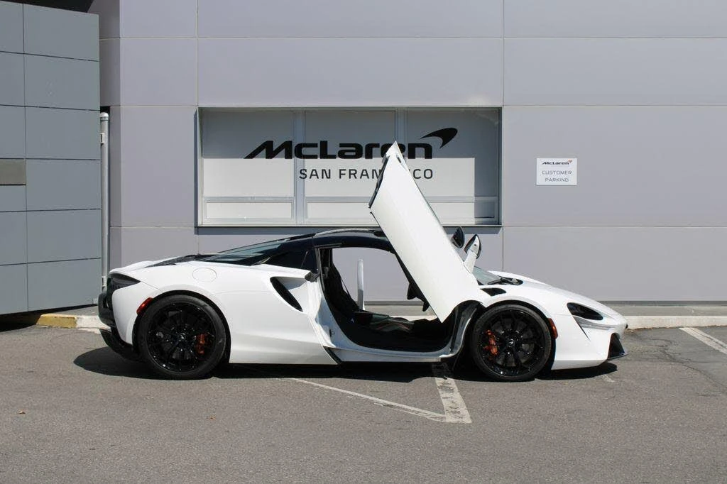 2025 McLaren Artura - Image 18 of 31