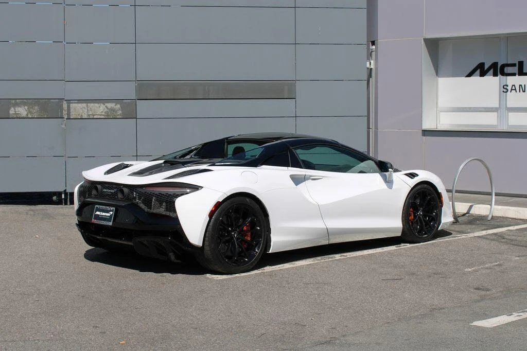 2025 McLaren Artura - Image 9 of 31