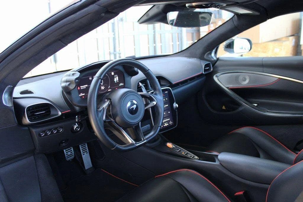 2025 McLaren Artura - Image 3 of 31