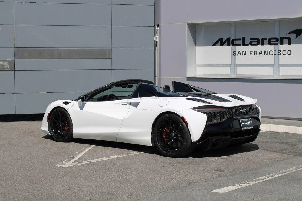 2025 McLaren Artura - Image 23 of 31