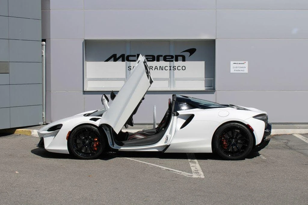 2025 McLaren Artura - Image 30 of 31