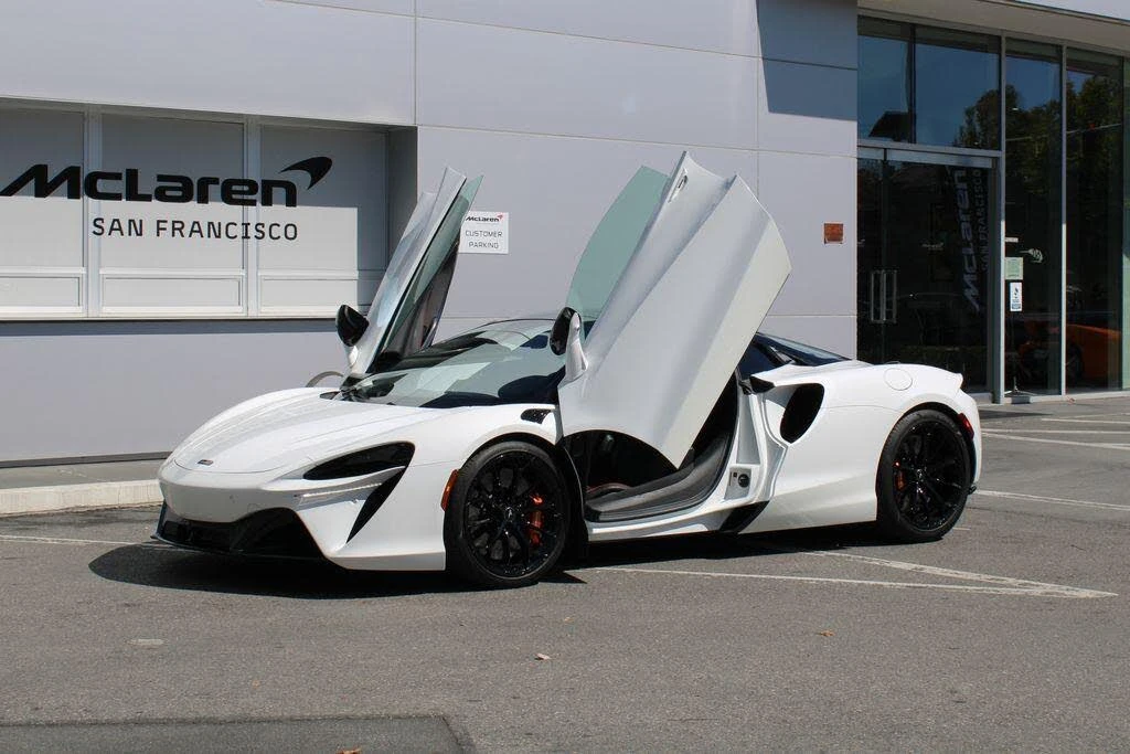 2025 McLaren Artura - Image 13 of 31