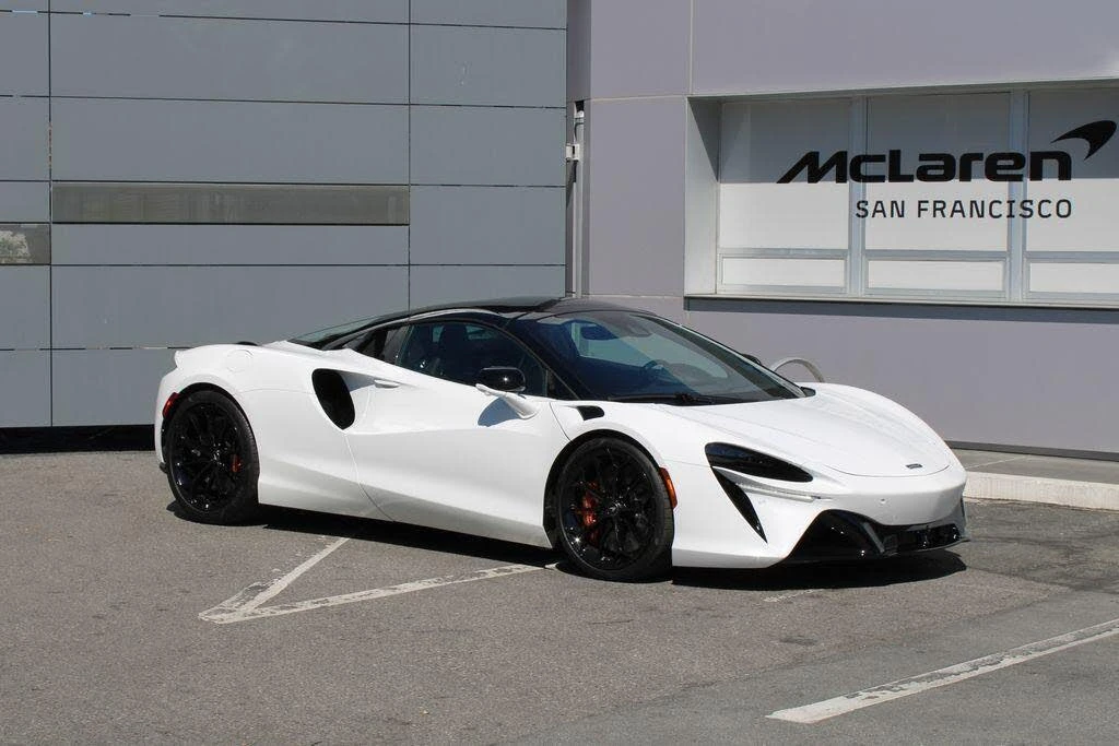 2025 McLaren Artura - Image 11 of 31