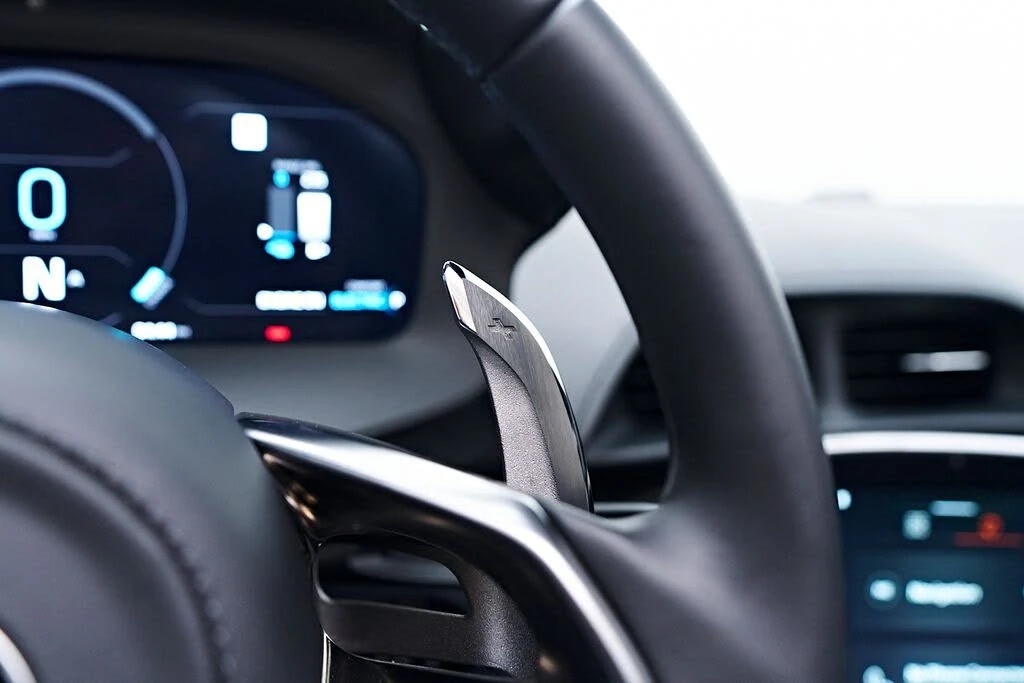 2025 McLaren Artura - Image 27 of 31