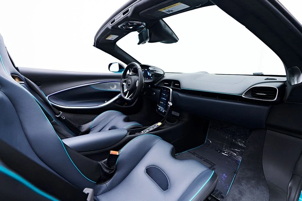 2025 McLaren Artura - Image 18 of 31