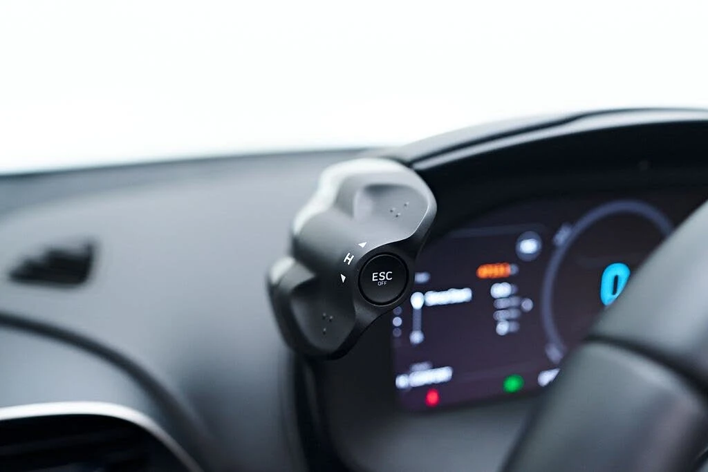2025 McLaren Artura - Image 29 of 31
