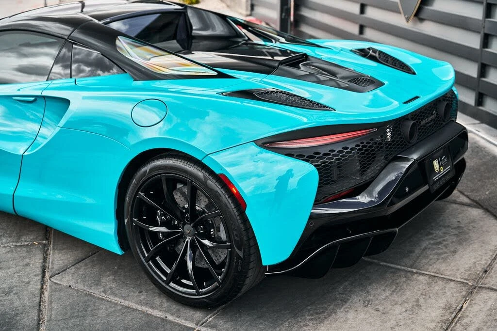 2025 McLaren Artura - Image 13 of 31