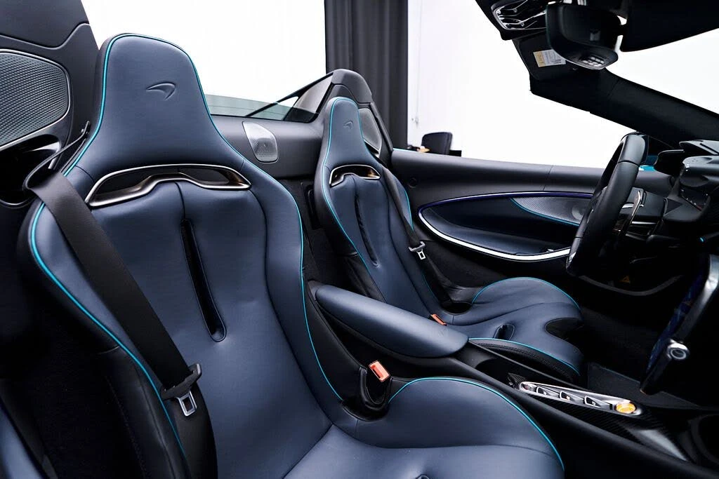 2025 McLaren Artura - Image 19 of 31