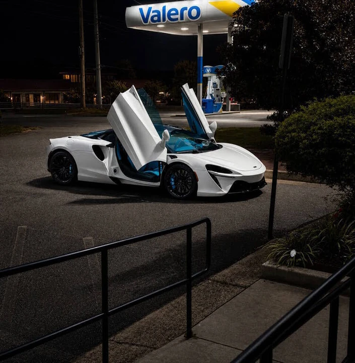 2025 McLaren Artura - Image 2 of 4