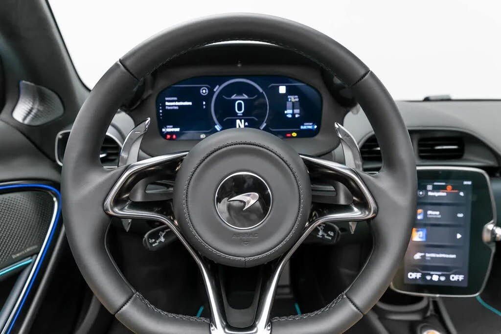 2025 McLaren Artura - Image 15 of 31