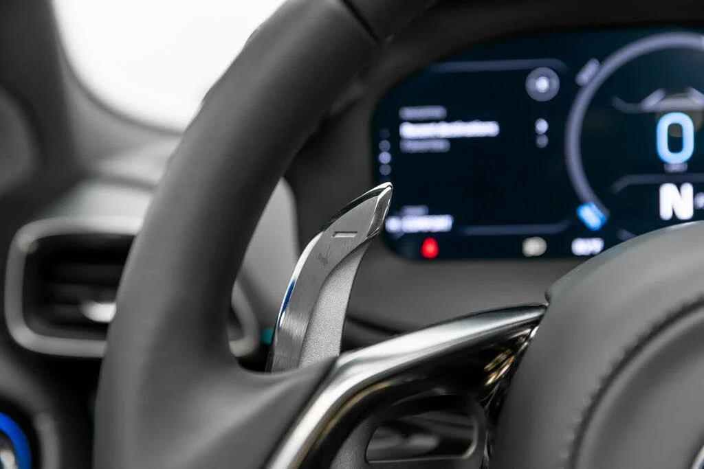 2025 McLaren Artura - Image 28 of 31