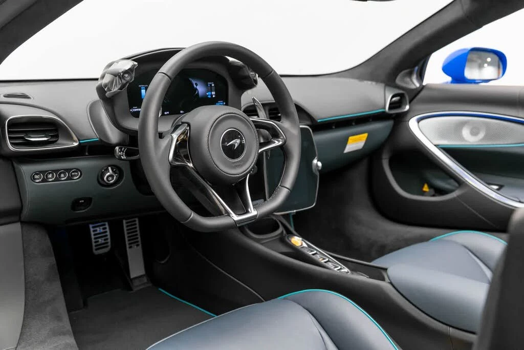 2025 McLaren Artura - Image 2 of 31