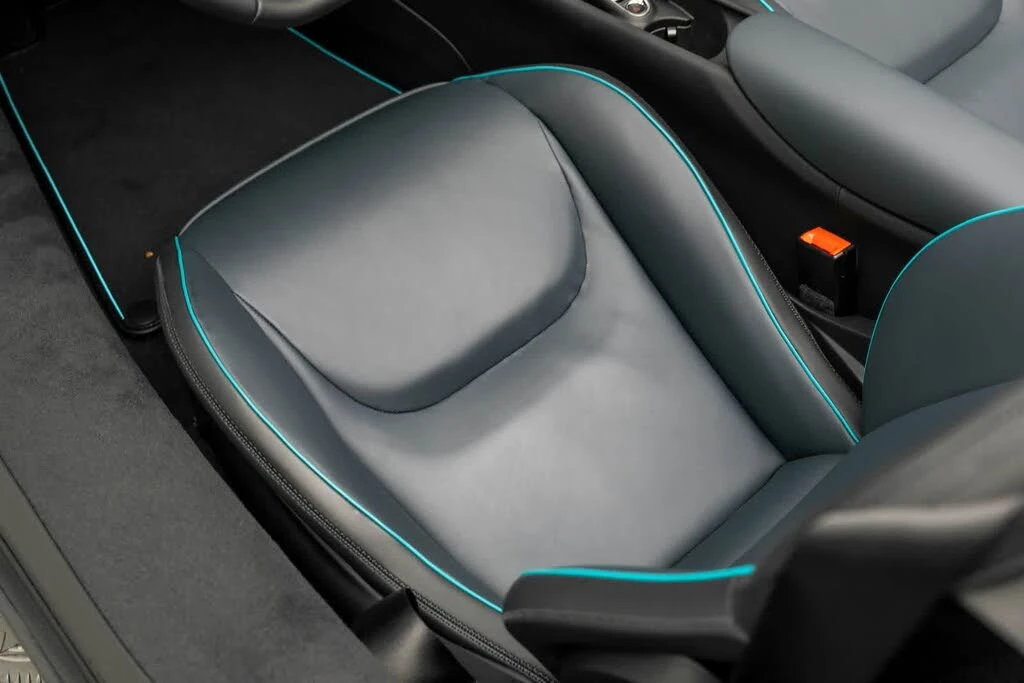 2025 McLaren Artura - Image 25 of 31