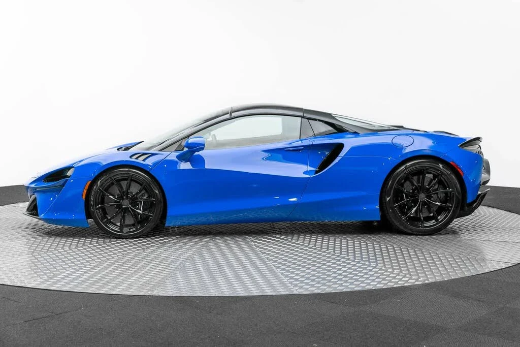 2025 McLaren Artura - Image 22 of 31