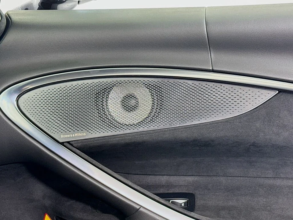 2025 McLaren Artura - Image 17 of 24