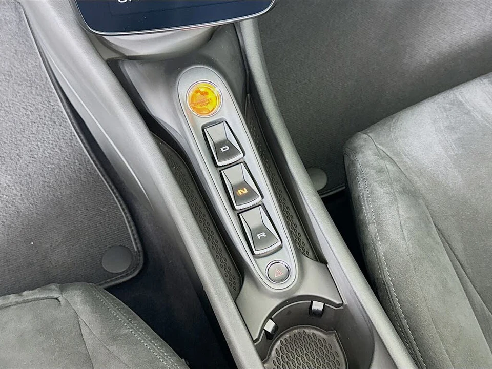 2025 McLaren Artura - Image 14 of 24
