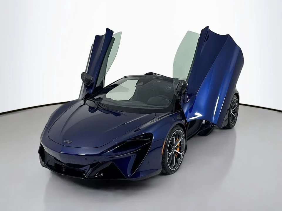 2025 McLaren Artura - Image 3 of 24