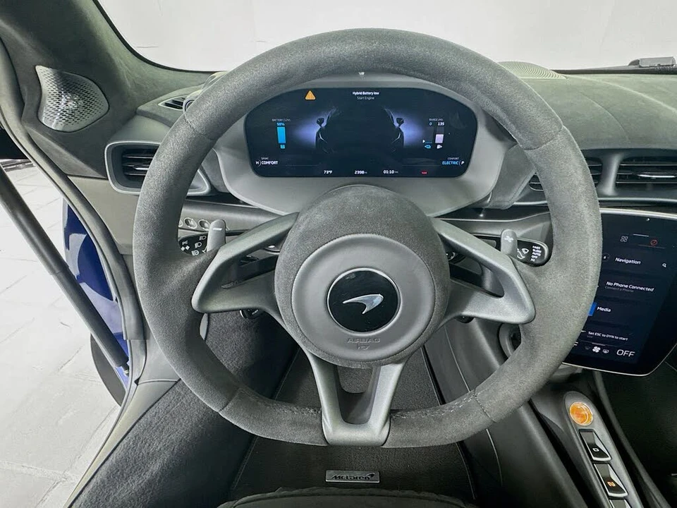 2025 McLaren Artura - Image 11 of 24