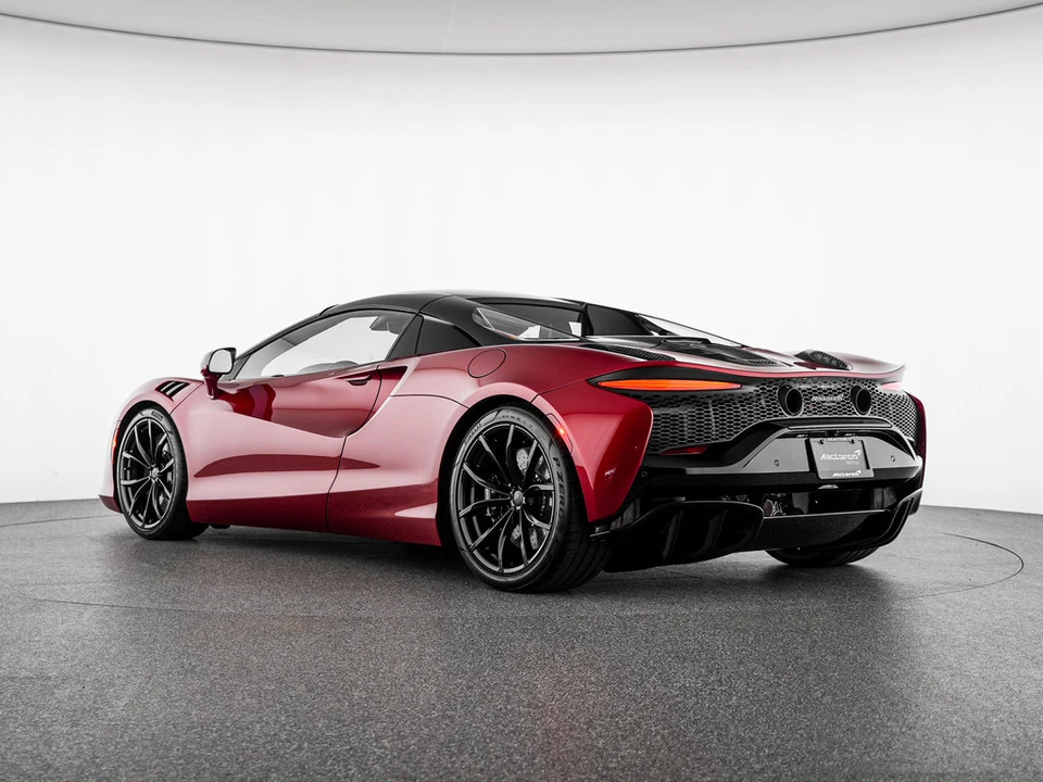 2025 McLaren Artura - Image 17 of 31