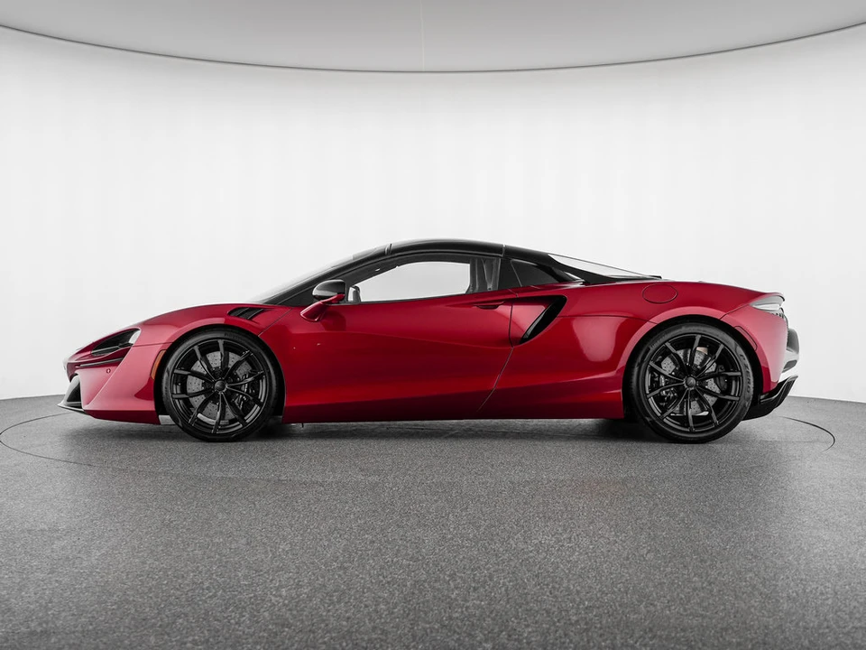 2025 McLaren Artura - Image 4 of 31